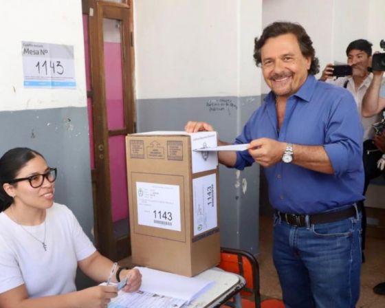 El gobernador Sáenz ejerció su voto en las Elecciones Generales Presidenciales y Legislativas