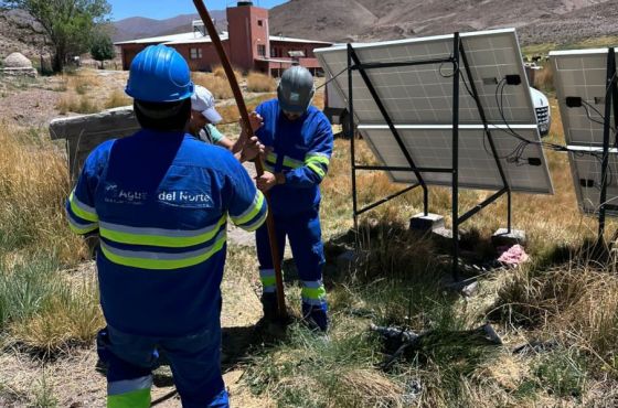 A través de ATLAS, Aguas del Norte asistió a una escuela y 15 familias de Las Cuevas