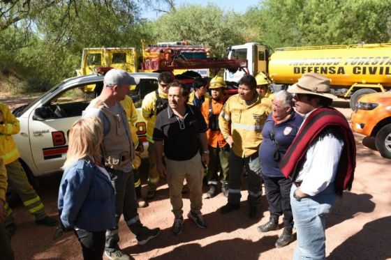 Sáenz recorrió la zona afectada por los incendios en Cafayate