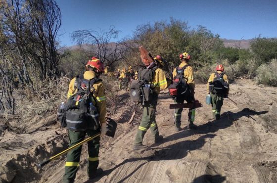 Continúan las tareas de control del fuego en Cafayate