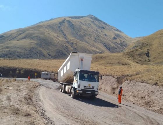 En la ruta provincial 33 se realizan obras de enripiado para su mantenimiento