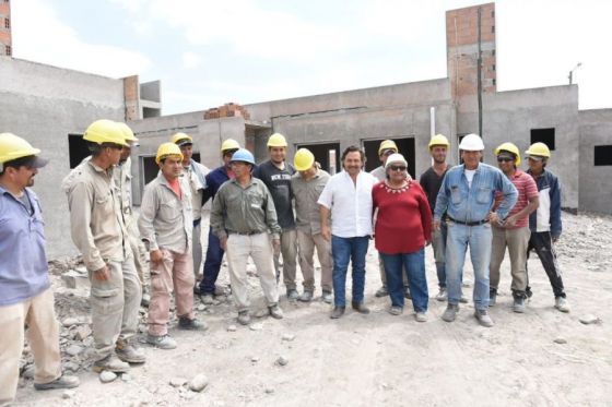 Gustavo Sáenz en Rosario de Lerma supervisó el avance de 93 viviendas de las 177 proyectadas