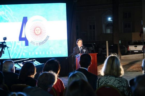 A 40 años de la democracia: Gustavo Sáenz presidió los homenajes en la Legislatura salteña