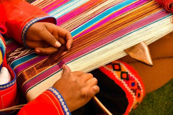 Se dictarán talleres de arte textil en el Mercado Artesanal