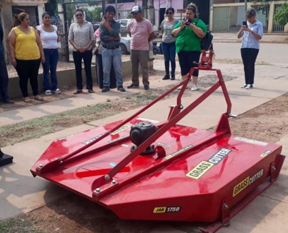 En Apolinario Saravia, pequeños productores recibieron una segadora