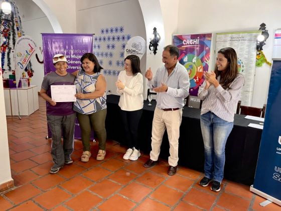 ”Constructoras”: Egresadas de Cachi recibieron sus certificados