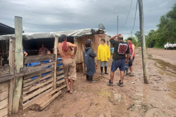 La Provincia junto a municipios asiste a 20 familias damnificadas por el temporal