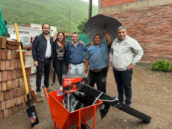 El Banco de Herramientas entregó maquinarias a beneficiarios de zona oeste y norte de la capital