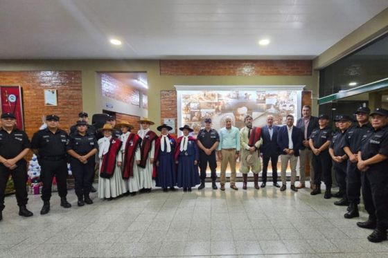 La Escuela de Cadetes de la Policía descubrió el mural artístico de la Gesta Güemesiana