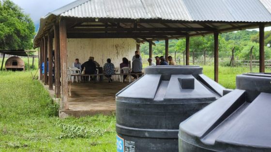 Desarrollo Social llegó a Acambuco y Campo Largo con depósitos de agua segura y módulos alimentarios