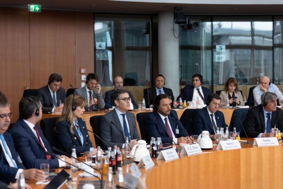 Gustavo Sáenz presentó la riqueza minera de Salta en el Parlamento alemán y al Ministerio de Economía y Clima