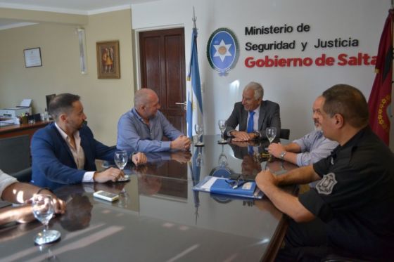 Se reforzó la presencia policial en inmediaciones al hospital San Bernardo