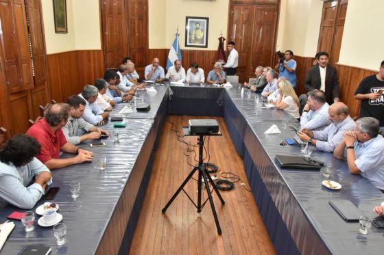 Los ministros Camacho y Dib Ashur informaron a senadores la situación de la provincia