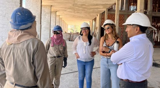 Egresadas de “Constructoras” de Cafayate trabajan en la obra del Centro de Convenciones del municipio