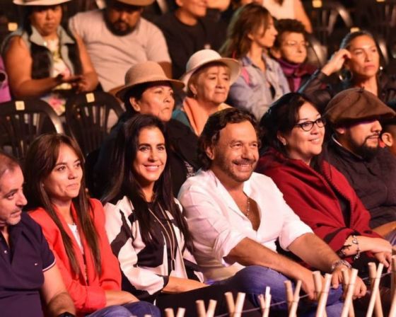 Gustavo Sáenz compartió con miles de salteños y turistas los 50 años de la Serenata a Cafayate