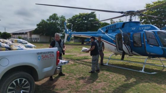 El Gobierno realiza asistencias aéreas a familias aisladas tras la crecida de ríos en el norte de Salta