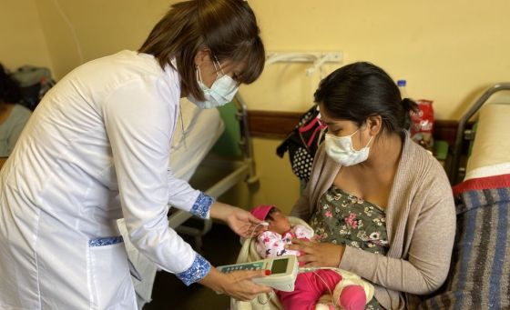 El Materno Infantil continuará realizando controles auditivos a bebés y niños