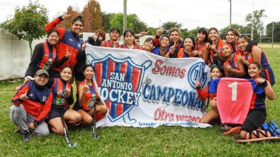 El hockey crece en San Antonio: Transformando vidas, forjando campeonas