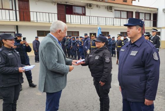 Reconocieron a policías por 25 años de servicio en la Institución