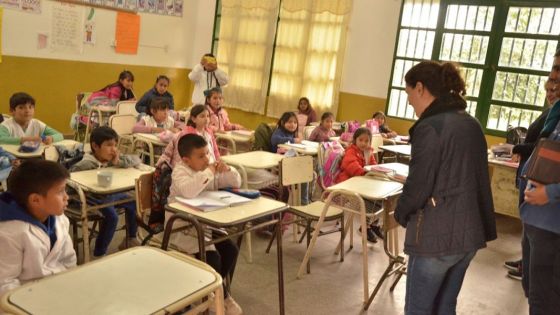 La ministra de Educación recorrió escuelas en Colonia Santa Rosa