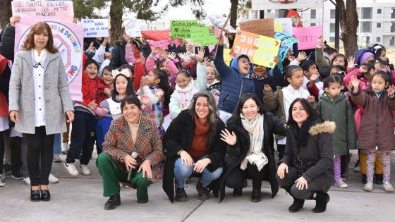 Más de 300 niños y niñas exhibieron su creatividad en una muestra artística contra el bullying