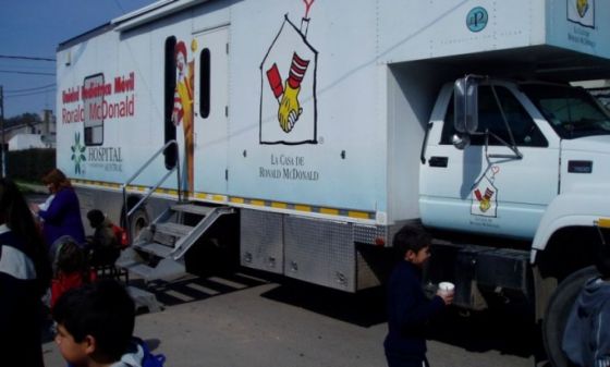 La Unidad Pediátrica Móvil Ronald McDonald se suma al programa extramuros en General Güemes