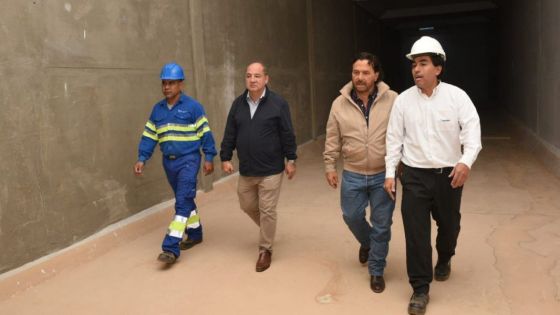 Sáenz supervisó la etapa final de la nueva cisterna de Villa Güemes en Tartagal