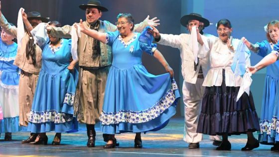 Personas mayores de distintas organizaciones presentaron números artísticos en el Teatro Provincial