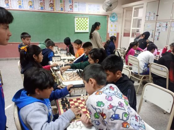 Escuelas Abiertas potencia la actividad lúdica con talleres de ajedrez