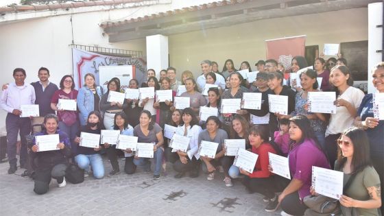 Son 900 las mujeres y diversidades formadas en oficios de la construcción