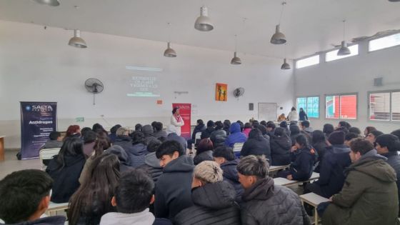 La Agencia Antidrogas concientizó a 150 estudiantes de Villa Esmeralda