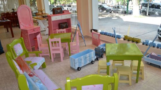 Exposición y venta de juguetes por el Día del Niño en el Servicio Penitenciario