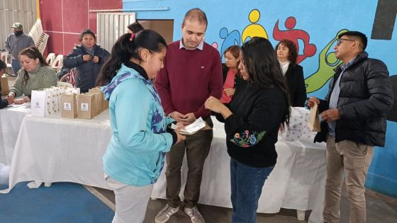 Se entregaron más de 90 anteojos en Campo Santo