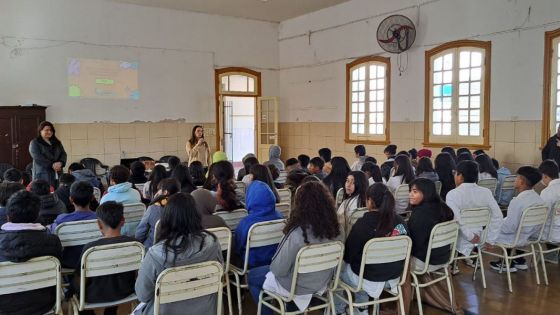 Profesionales de Enreja capacitaron a estudiantes sobre la problemática de la ludopatía en adolescentes