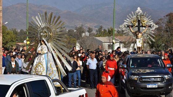 Las imágenes peregrinas del Señor y la Virgen del Milagro visitaron la Casa de Gobierno