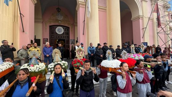 Alrededor de 2 mil fieles participaron de la “Peregrinación Azul de la Policía de Salta”