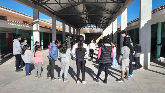 Llega la primavera, los estudiantes se preparan para recibirla