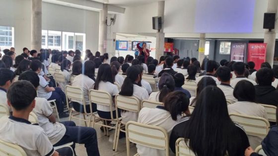 Activa participación de estudiantes en la concientización sobre una vida libre de drogas