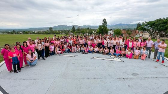 Trabajadores de la Casa de Gobierno se vistieron de rosa para concientizar sobre el cáncer de mama