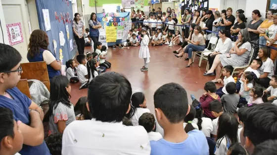 Niños y niñas de la Escuela Paula Albarracín realizaron una exposición sobre bullying y ciberbullying