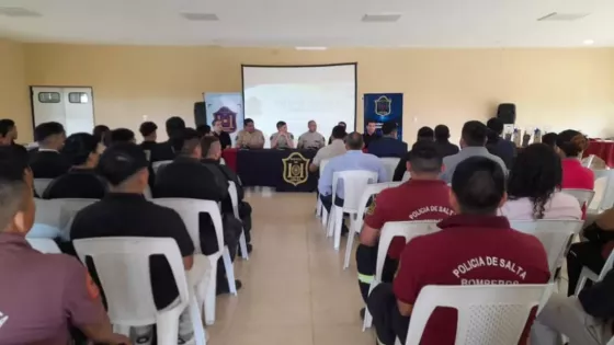 Policías de Salta fueron capacitados sobre estrategias de seguridad en contextos complejos