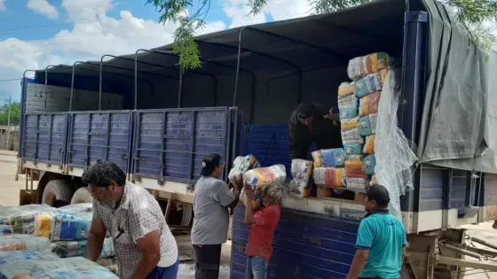 Entrega de módulos alimentarios en Embarcación