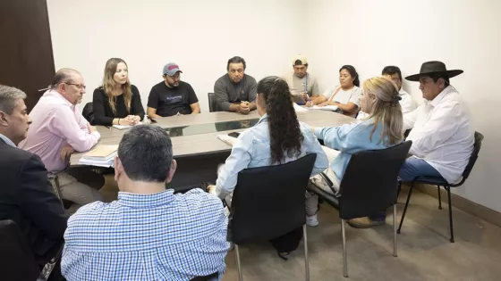 Reunión de Camacho con organizaciones indígenas y criollas de Alto La Sierra y Santa Victoria Este