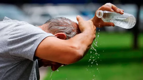 Las altas temperaturas suponen riesgo de deshidratación y golpe de calor