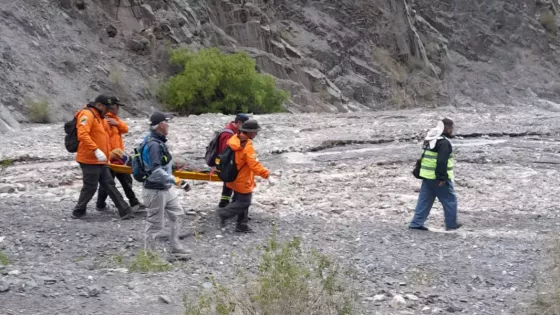 Rescate de una mujer en un cerro de Campo Quijano