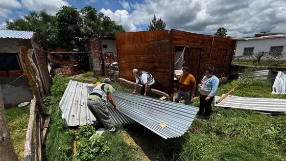 Asistencia a familias de La Viña tras el temporal registrado en las últimas horas