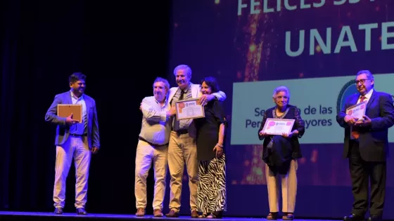 Reconocimientos en la Gala anual por los 35 años de la Universidad Abierta de la Tercera Edad