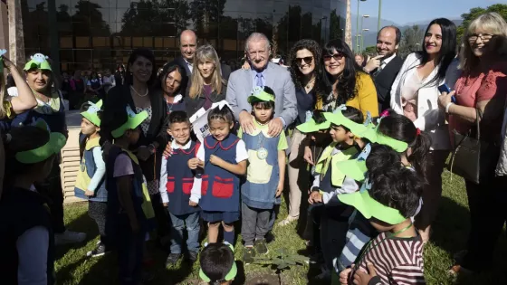 Plantaron en dependencias exteriores de la Casa de Gobierno un brote de la histórica higuera