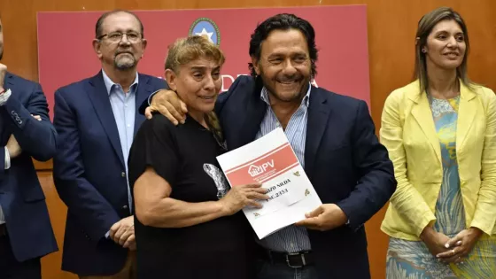 La gestión Sáenz ya entregó casi 4000 escrituras y 4200 casas: ”Este equipo sabe cuáles son las prioridades”