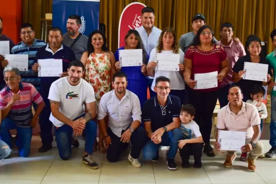 La UPATecO entregó certificados de cursos de formación en oficios en Rosario de Lerma y Campo Quijano